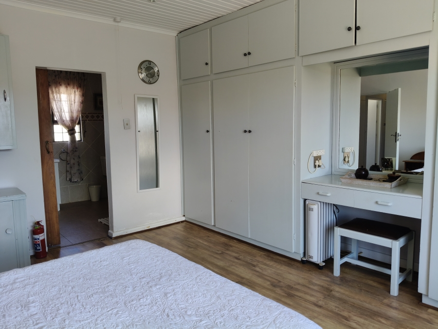 4 Bedroom Property for Sale in Wavecrest Eastern Cape